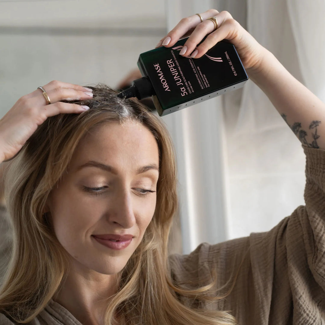 AROMASE 5α Juniper Color Care Scalp Purifying Liquid Shampoo Peeling do skóry głowy do włosów farbowanych  260 ml + Masażer GRATIS